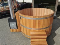 Hot Pot Red Cedar mit Holzofen